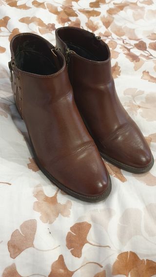 Botines Camperos Serraje Marrón - PERA LIMONERA