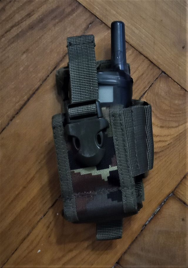 Bolsillo portaradio boscoso pixelado