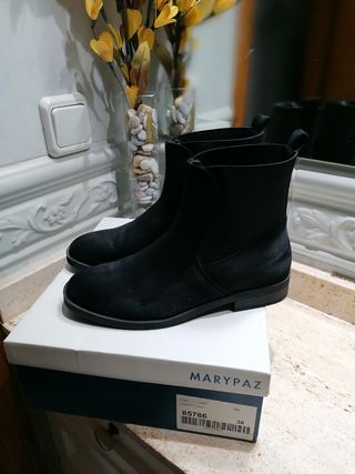 Botines negros chica. MaryPaz+Regalo de segunda mano por 20 EUR en Córdoba  en WALLAPOP