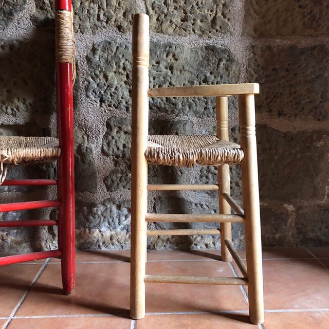 Antigua Trona infantil artesana madera torneada