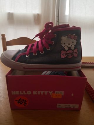 Botines hello kitty de segunda mano por 8 EUR en Irun en WALLAPOP