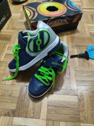 Zapatillas con ruedas heelys talla 38 de segunda mano por 30 EUR en Madrid  en WALLAPOP