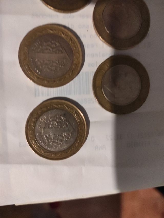 se venden o se cambia 5 monedas de 1 turk lirasi