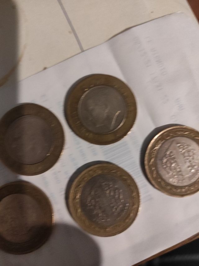 se venden o se cambia 5 monedas de 1 turk lirasi