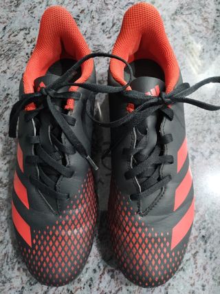 Botas fútbol talla 38 de segunda mano por 14 EUR en Portugalete en WALLAPOP