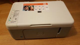 Impresora y escáner multifunción HP Deskjet F2280 de segunda mano por 25  EUR en Alcalá de Henares en WALLAPOP