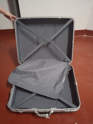 Maleta rigida grande DUSTIN de segunda mano por 15 EUR en A Coruña en  WALLAPOP