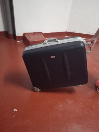 Maleta rigida grande DUSTIN de segunda mano por 15 EUR en A Coruña en  WALLAPOP