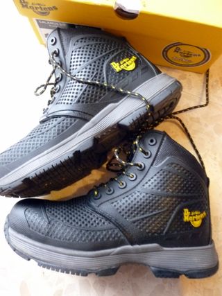 Botas de trabajo Dr Martens de segunda mano por 100 EUR en Sevilla en  WALLAPOP