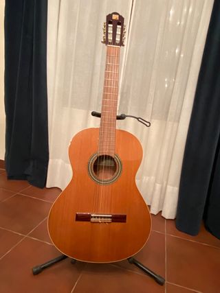 Vendo Guitarra Alhambra Mod 2 C de Tapa Maciza de segunda mano por 250 EUR  en Valencia de Alcántara en WALLAPOP