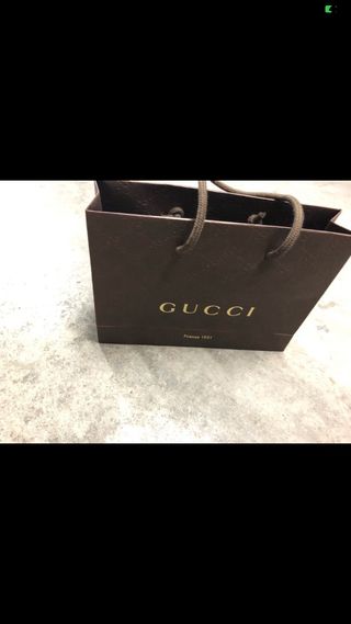 Bolsa papel Gucci original de segunda mano por 2 EUR en Ocaña en WALLAPOP
