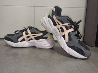 Zapatillas Asics suela ancha. de segunda mano por 33 EUR en Caudete en  WALLAPOP