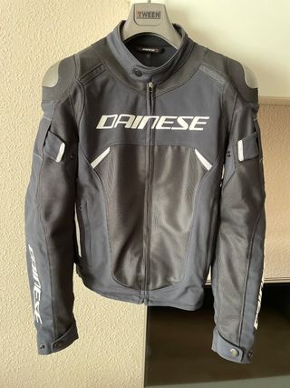Chaqueta cordura dainese talla 50 de segunda mano por 150 EUR en Barcelona  en WALLAPOP