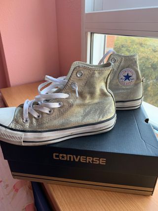converse doradas
