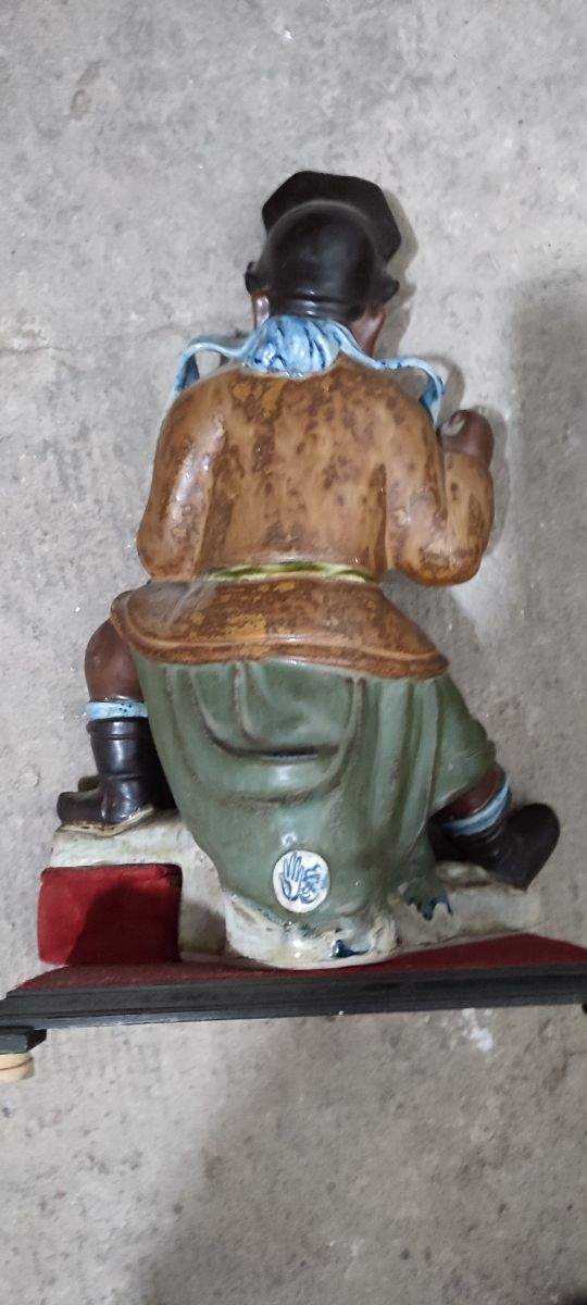 figura de francés elies tematica asiatica.