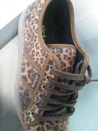 Zapatillas victoria leopardo n.38 de segunda mano por 12 EUR en Sabadell en  WALLAPOP
