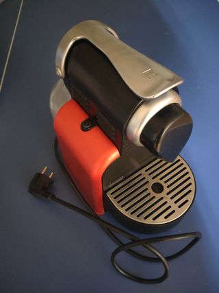 Cafetera Nespresso de segunda mano por 10 EUR en Molina de Segura en  WALLAPOP