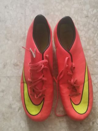 Zapatillas de futbol marca MERCURIAL nike de segunda mano por 10 EUR en  Algeciras en WALLAPOP