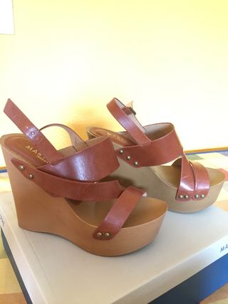 Sandalias plataforma marrones moda mujer Marypaz de segunda mano por 7 EUR  en Alcalá de Guadaíra en WALLAPOP