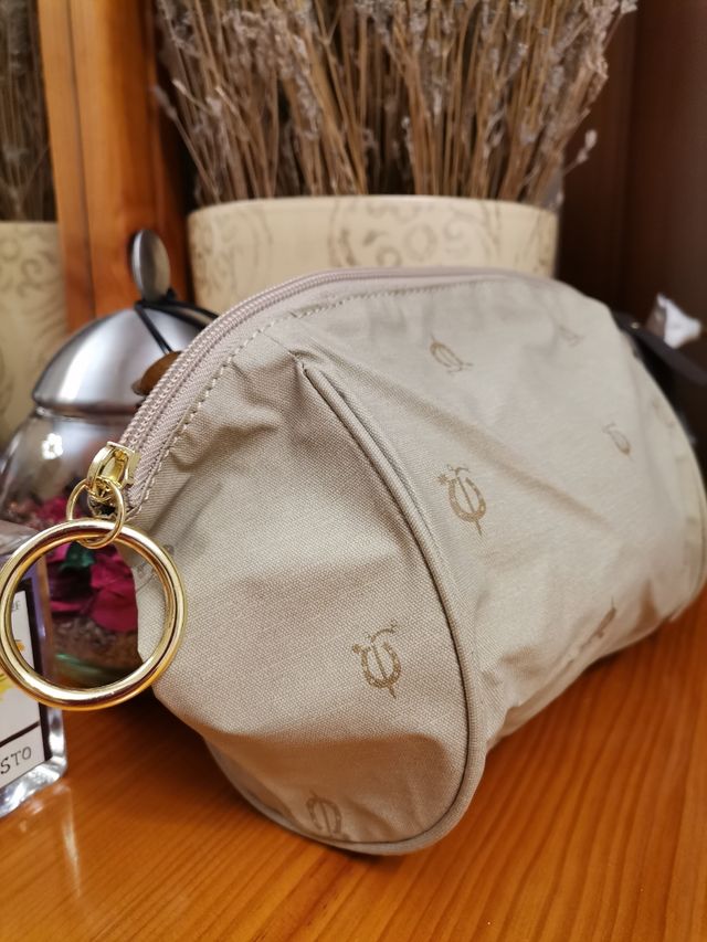 Neceser marca el caballo