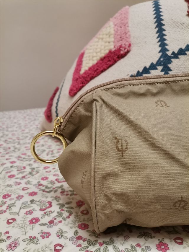 Neceser marca el caballo