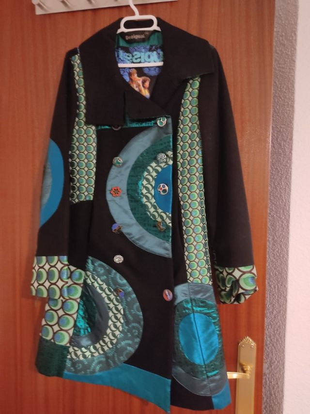 Abrigo de Desigual. Talla 36.