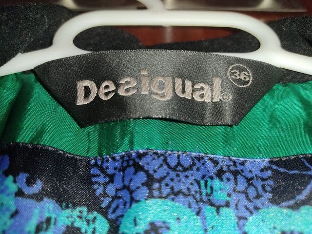 Abrigo de Desigual. Talla 36.