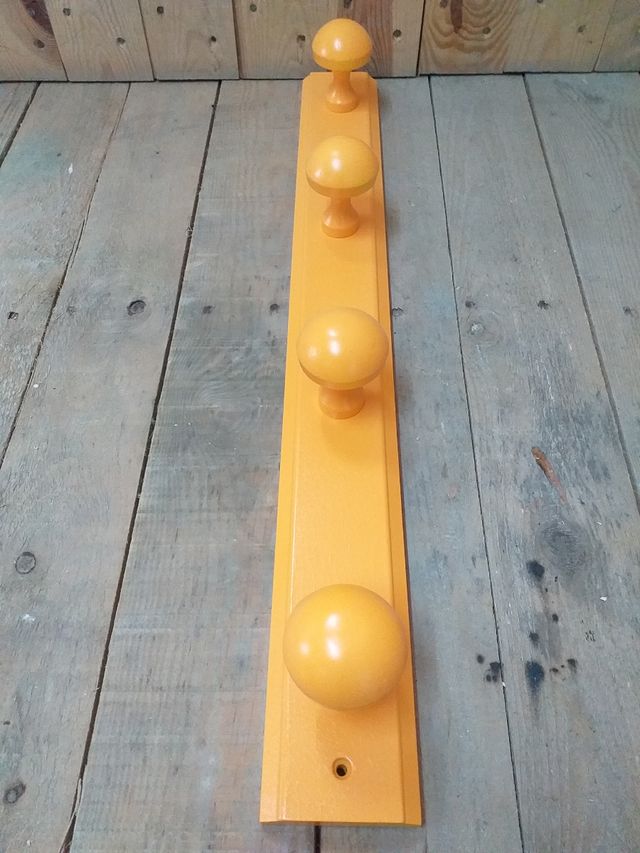 perchero para cuatro prendas