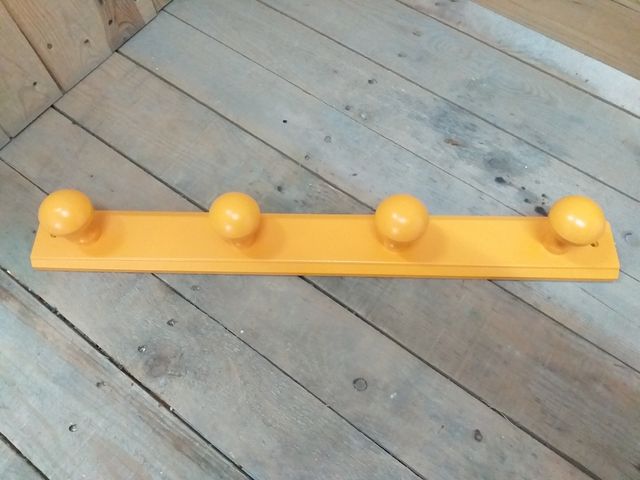 perchero para cuatro prendas