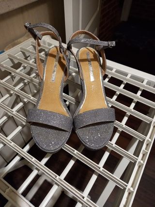 Zapatos de fiesta María mare talla 39 color plata de segunda mano por 5 EUR  en Urbanizacion El Coto en WALLAPOP