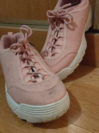 Zapatillas tipo fila de segunda mano por 5 EUR en Valdemoro en WALLAPOP