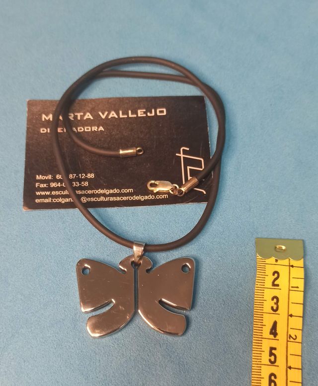 Colgante de mariposa en acero nuevo