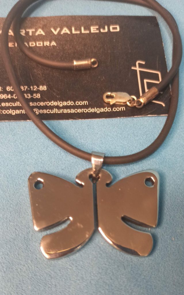 Colgante de mariposa en acero nuevo