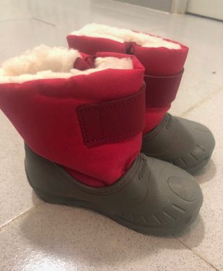 Botas nieve quechua talla 24 de segunda mano por 10 EUR en Bilbao en  WALLAPOP