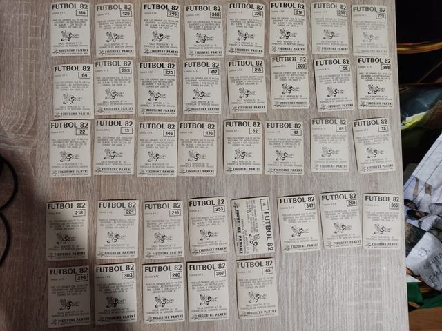Cromos nunca pegados Fútbol 82 y 83 Panini y otros