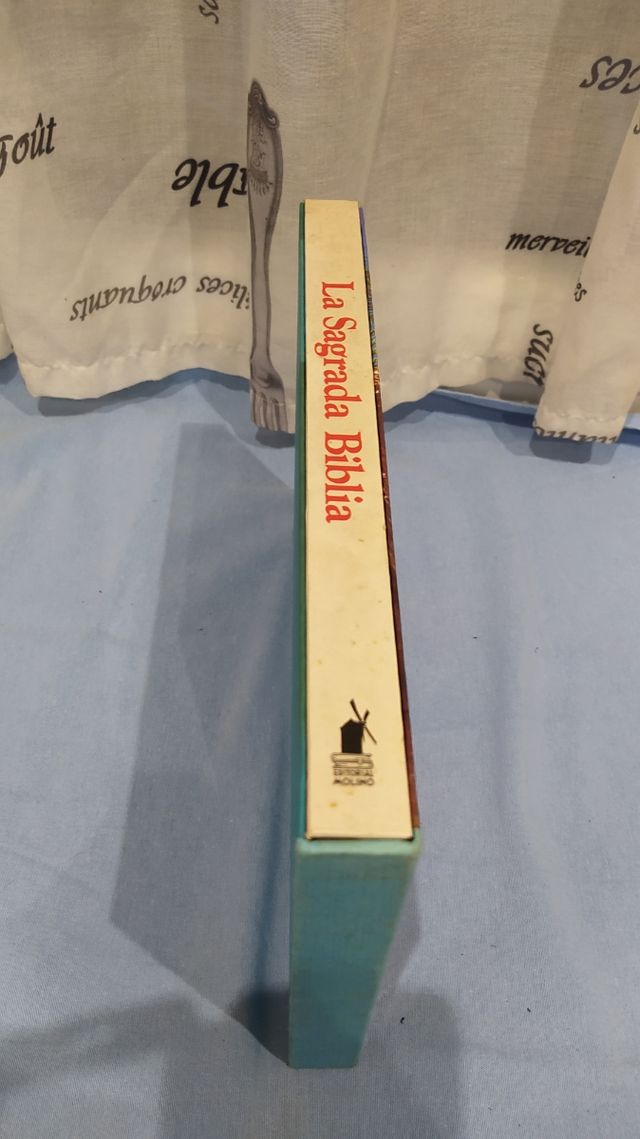 La Sagrada Biblia con Estuche