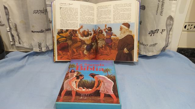 La Sagrada Biblia con Estuche