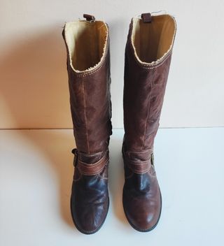 Botas altas Pepe Jeans London Cuero T\\/38 marrón de segunda mano por 18 EUR  en Barcelona en WALLAPOP