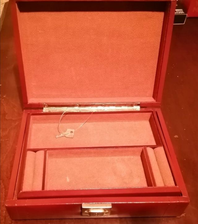 Joyero marrón camel.