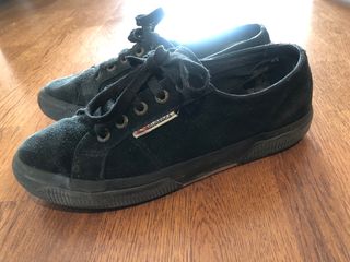 Zapatillas Superga ante color negro de segunda mano por 15 EUR en Madrid en  WALLAPOP