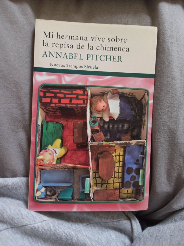 Mi Hermana Vive Sobre La Repisa De La Chimenea "Mi hermana vive sobre la repisa de la chimenea" de segunda mano por 5