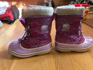 Botas apreski Sorel lilas\\/rosa talla 32 de segunda mano por 25 EUR en  Barcelona en WALLAPOP