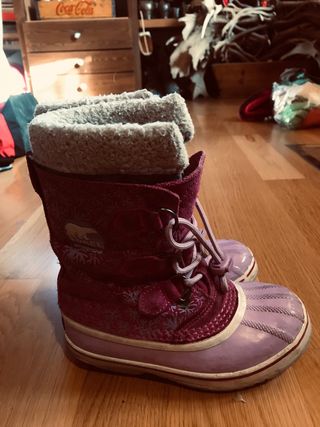 Botas apreski Sorel lilas\\/rosa talla 32 de segunda mano por 25 EUR en  Barcelona en WALLAPOP