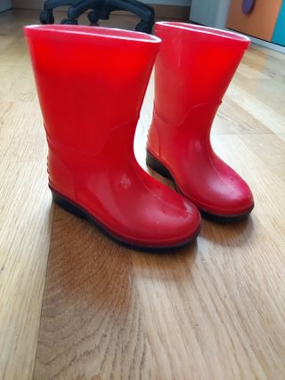 Botas de agua talla 22 de segunda mano por 3 EUR en León en WALLAPOP