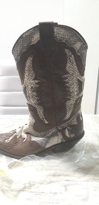 Botas Camperas Cowboy Kentucky\\'s western de segunda mano por 50 EUR en  Barcelona en WALLAPOP