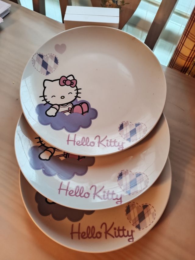 3 platos fuentes Hello Kitty