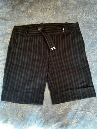 Bermudas mujer negras raya diplomatica de segunda mano por 5 EUR en Pozuelo  de Alarcón en WALLAPOP