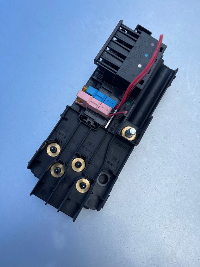 Caja de fusibles reles mercedes w211 de segunda mano por 30 EUR en Altea en WALLAPOP Caja de fusibles reles mercedes w211 de segunda mano por 30 EUR en Altea en WALLAPOP