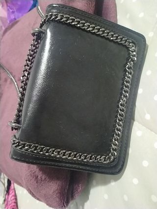 Bolso negro pequeño (Zara) de segunda mano por 8 EUR en Sant Vicent del  Raspeig en WALLAPOP