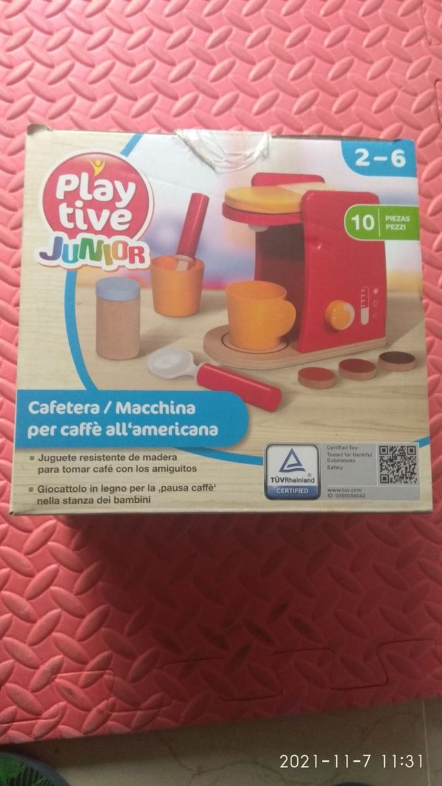 Cafetera de juguete de madera
